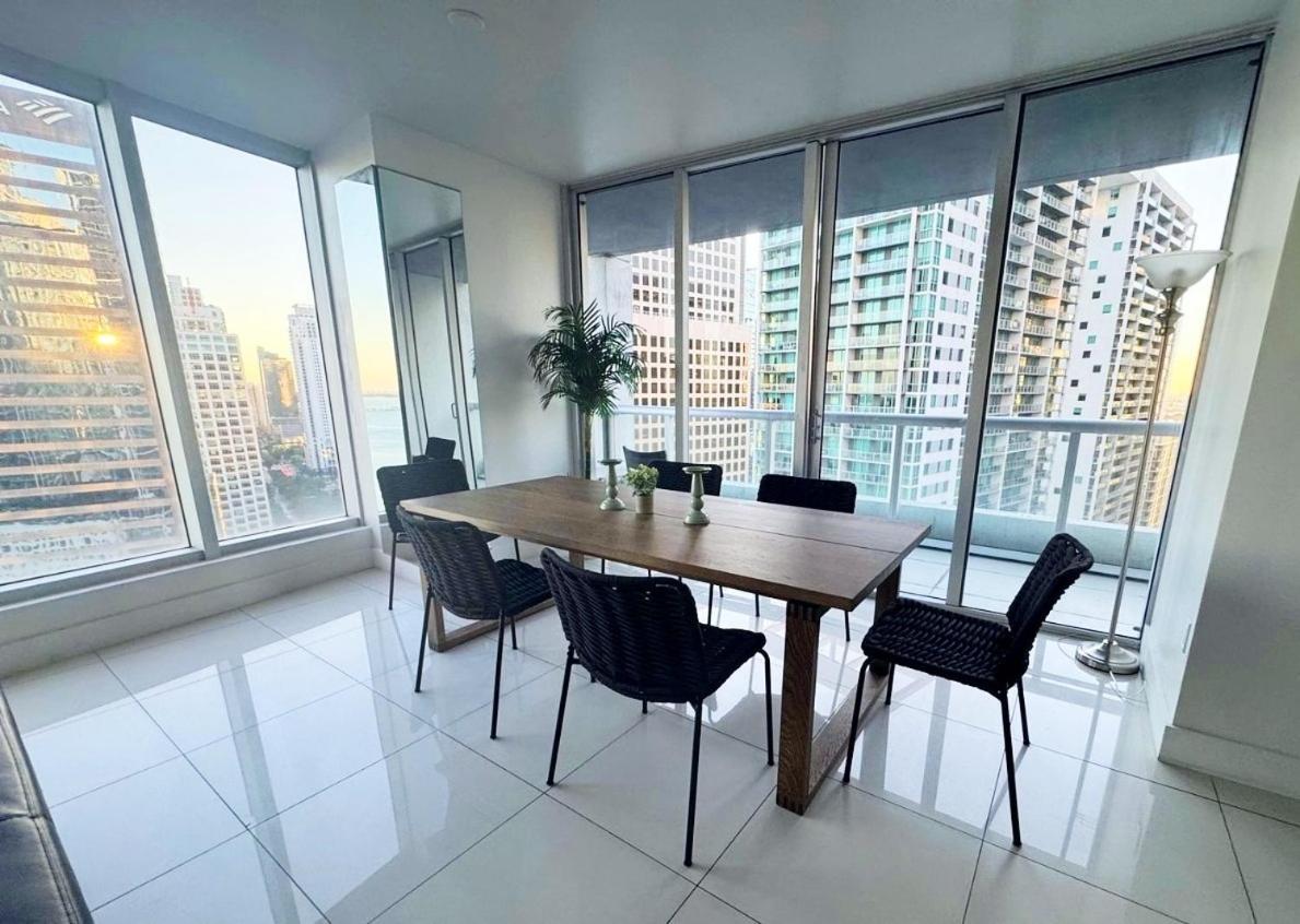 Luxury With Panoramic Views At Icon Brickell Apartment
